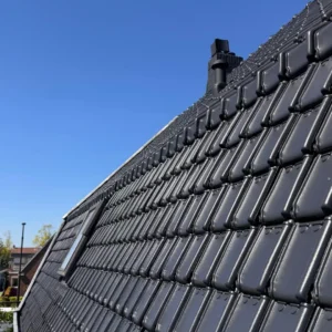 Hetzelfde pannendak na reinigen en coaten