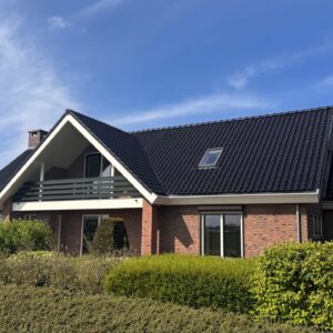 Vrijstaande woning met een gecoat dak